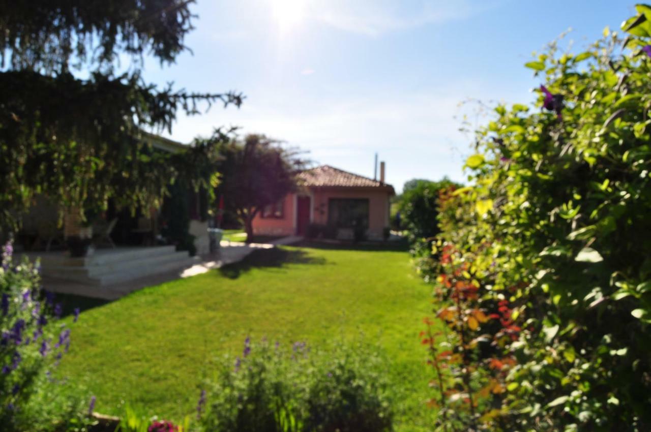 El Jardin De Manuela Villa Santibanez del Val Luaran gambar
