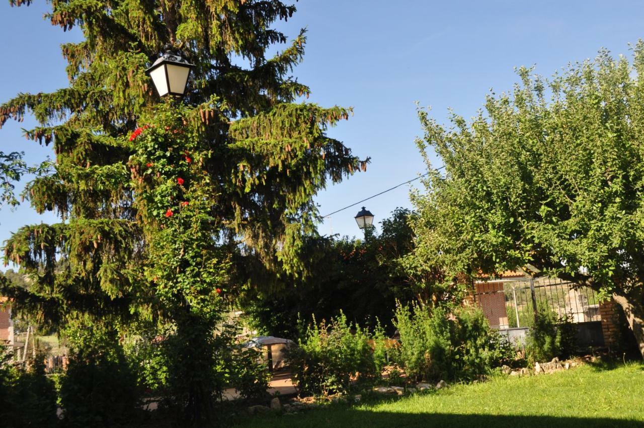 El Jardin De Manuela Villa Santibanez del Val Luaran gambar