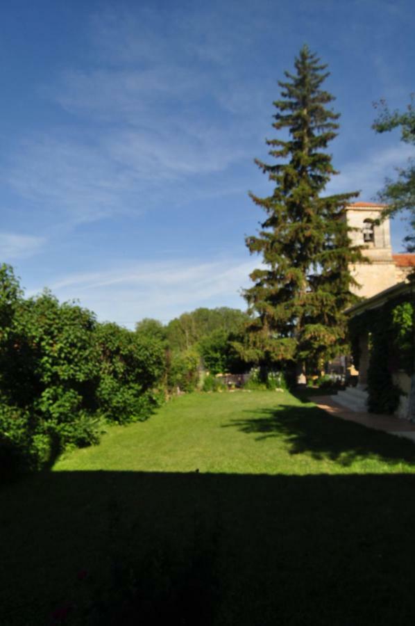 El Jardin De Manuela Villa Santibanez del Val Luaran gambar