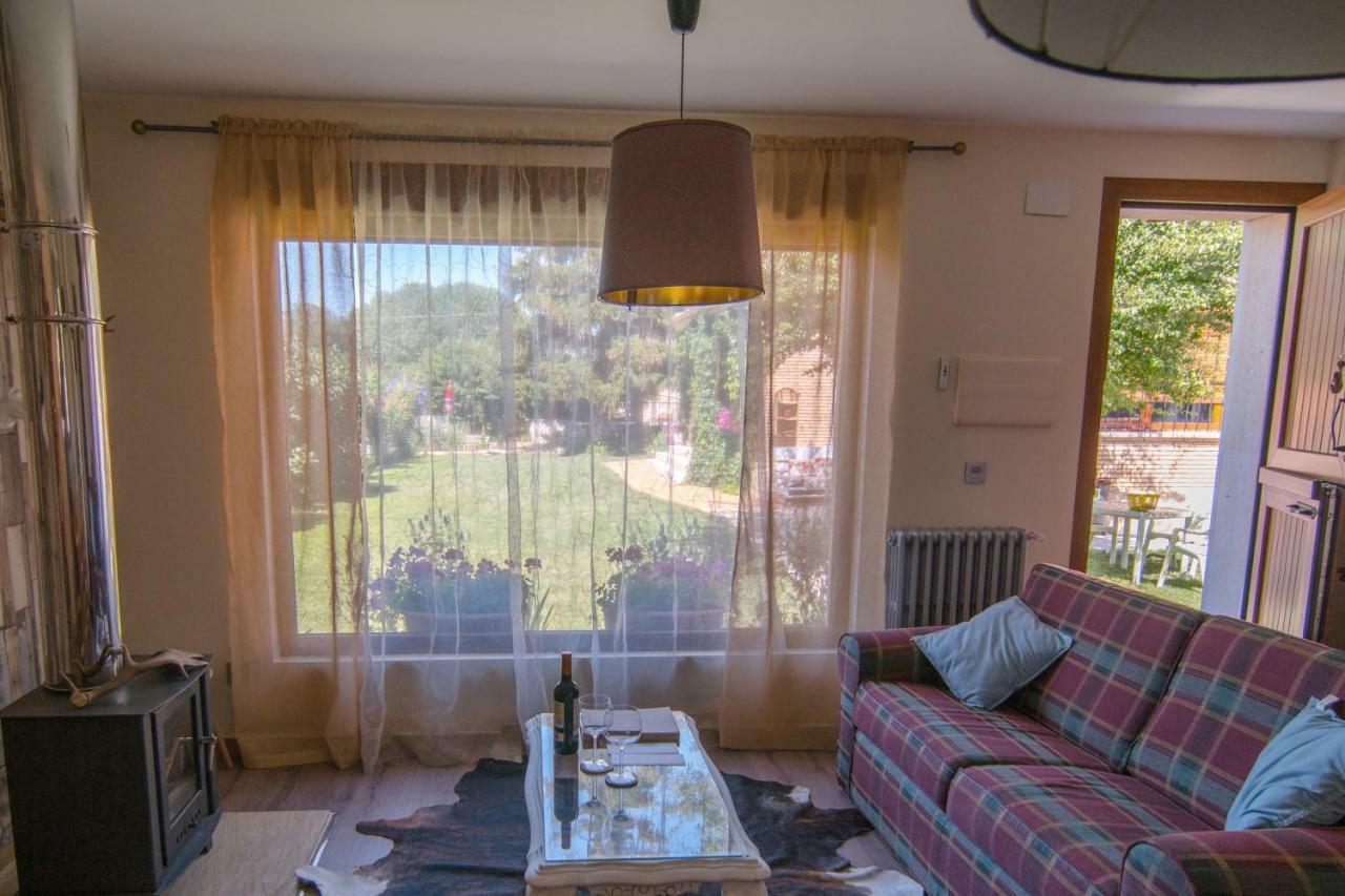 El Jardin De Manuela Villa Santibanez del Val Luaran gambar